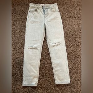 Cotton on mom/straight jeans. Light blue bleached wash color and tan stitching